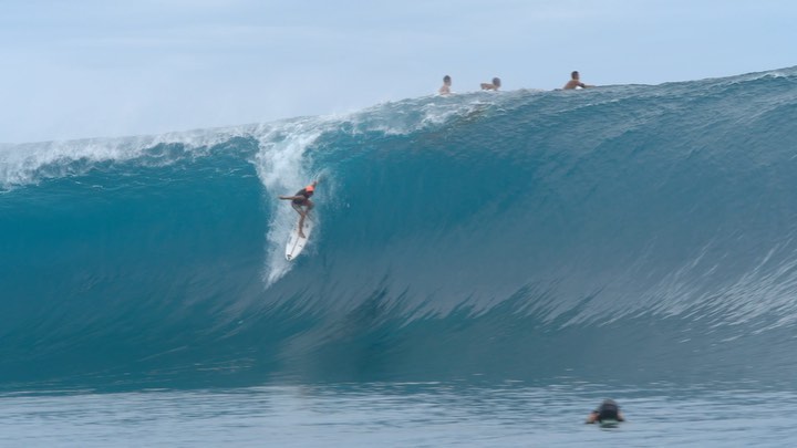 Quiksilver - Today, in things that are hard to comprehend: @kaulivaast at Teahupo’o.