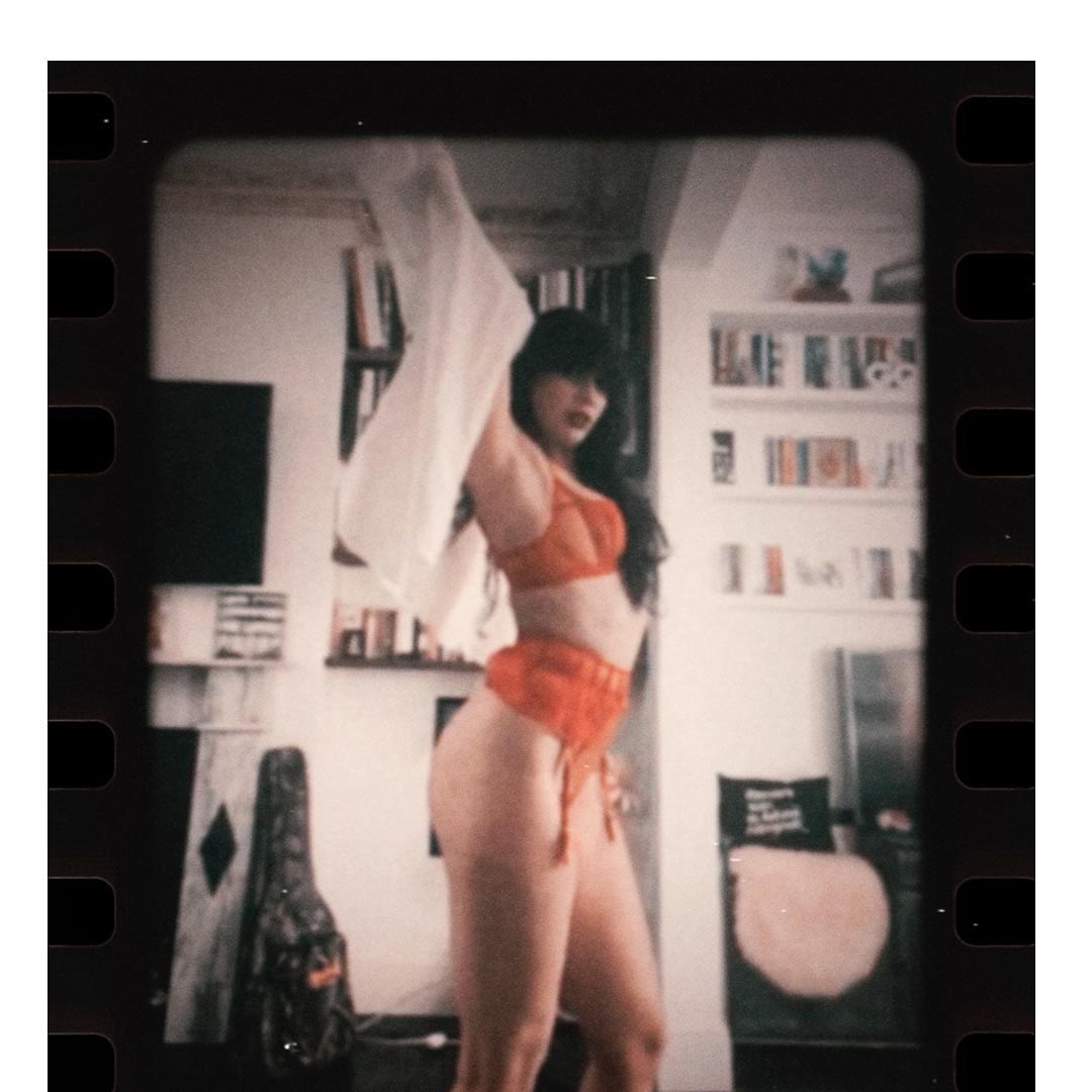 Agent Provocateur - @daisylowe gets playful in her own intimate space. Daisy wears our iconic favourite, Joan and vibrant Rozlyn, for a retro-inspired sensuality.
#LeftToYourOwnDevices
#agentprovocate...