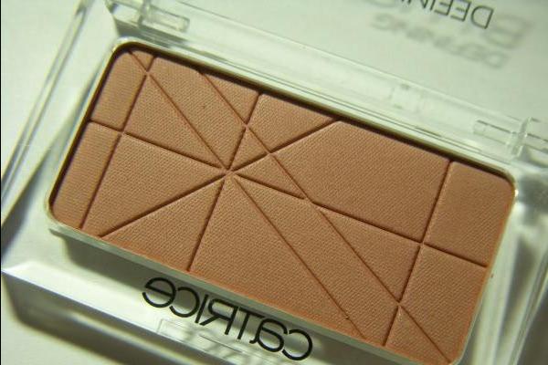 Catrice Defining Blush 060 Rosewood Forest - rezension
