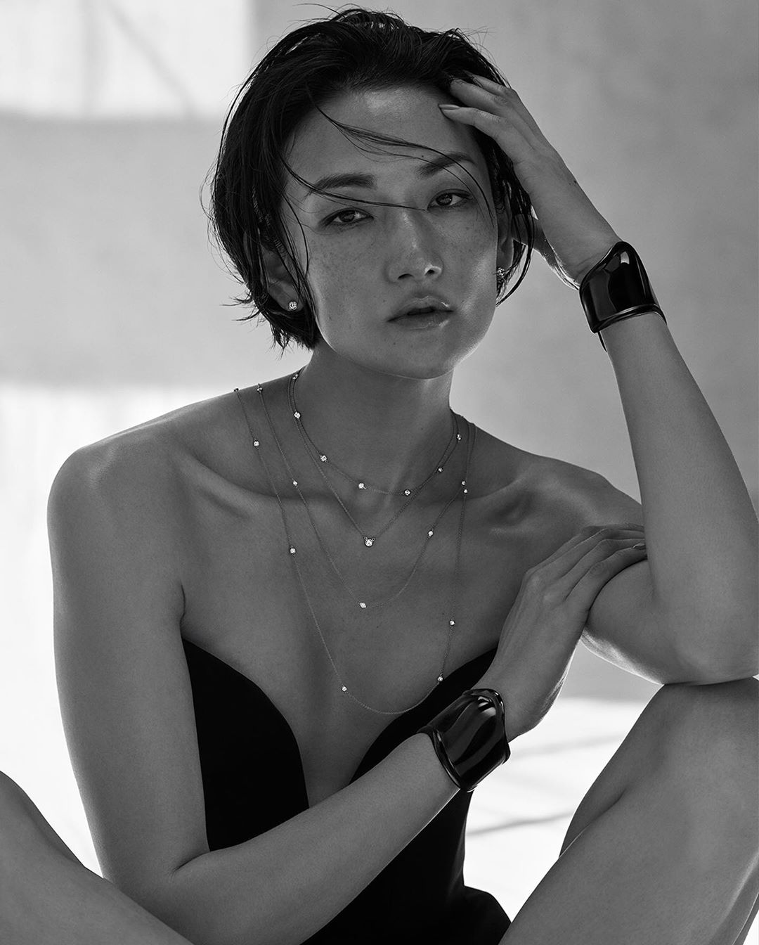 Tiffany & Co. - Tiffany in the Press
———
Points of light. Model @ai_tominaga_official shines in Elsa Peretti® Diamonds by the Yard® designs and a Bone cuff for @numerotokyo. Discover more via the link...