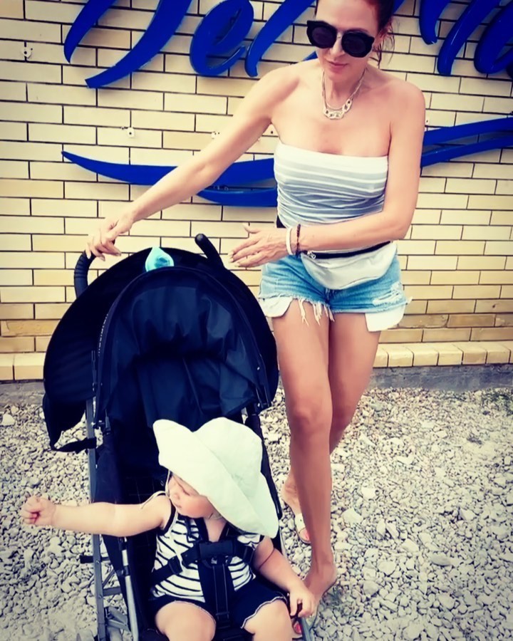 Эвелина Блёданс - Приехала в Анапу прежде всего, чтобы поняньчиться с племяшкой Марточкой.
Какое же это счастье- маленькие детки.

#бледанс #тётя #тётяЭля #племяшки #Марта #Амалия from #краснодар #...