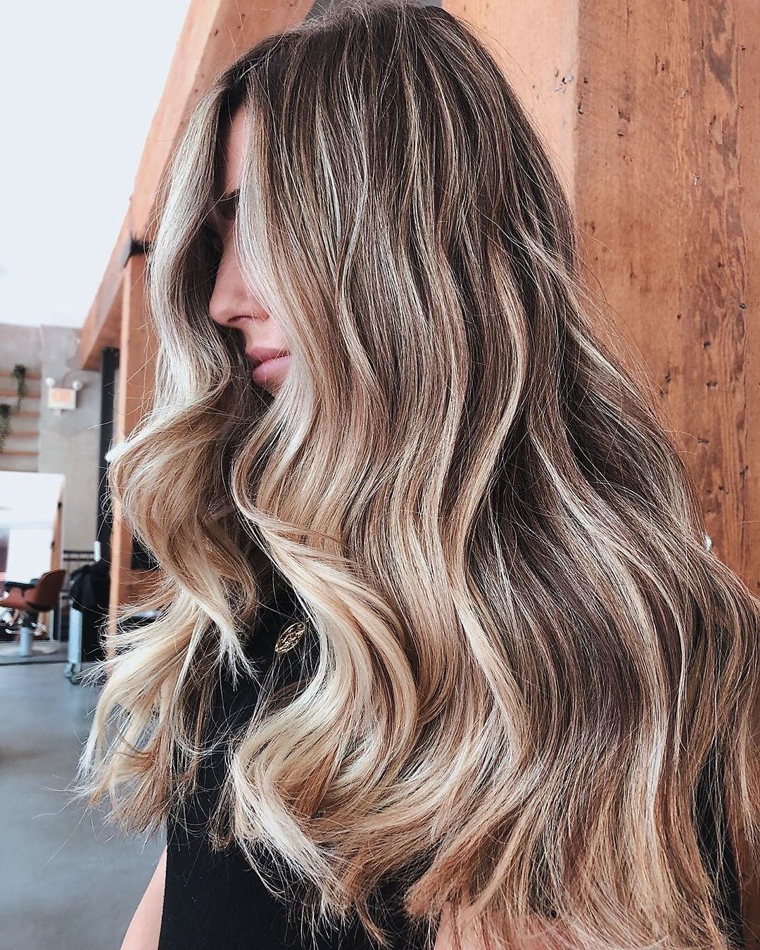 Redken - Give it up for @rebeccapezimhair 🇨🇦for achieving this incredible #haircolor with #ShadesEQ Gloss. 👏 ⁣
 ⁣
She shares, "When doing a #shadowroot, I find it really helpful to bring my client bac...