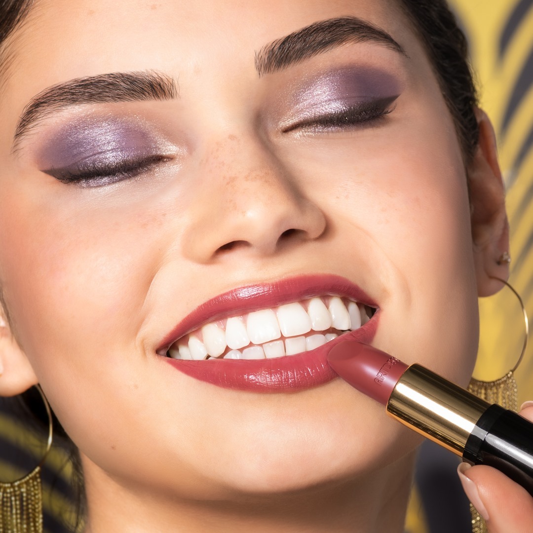 ARTDECO - Our new limited ENTER THE NEW GOLDEN TWENTIES collection transforms you in a beauty in the style of the twenties! ✨⠀⠀⠀⠀⠀⠀⠀⠀⠀
⠀⠀⠀⠀⠀⠀⠀⠀⠀
Get the look:⠀⠀⠀⠀⠀⠀⠀⠀⠀
Eye Designer Refill N°94 frosty...