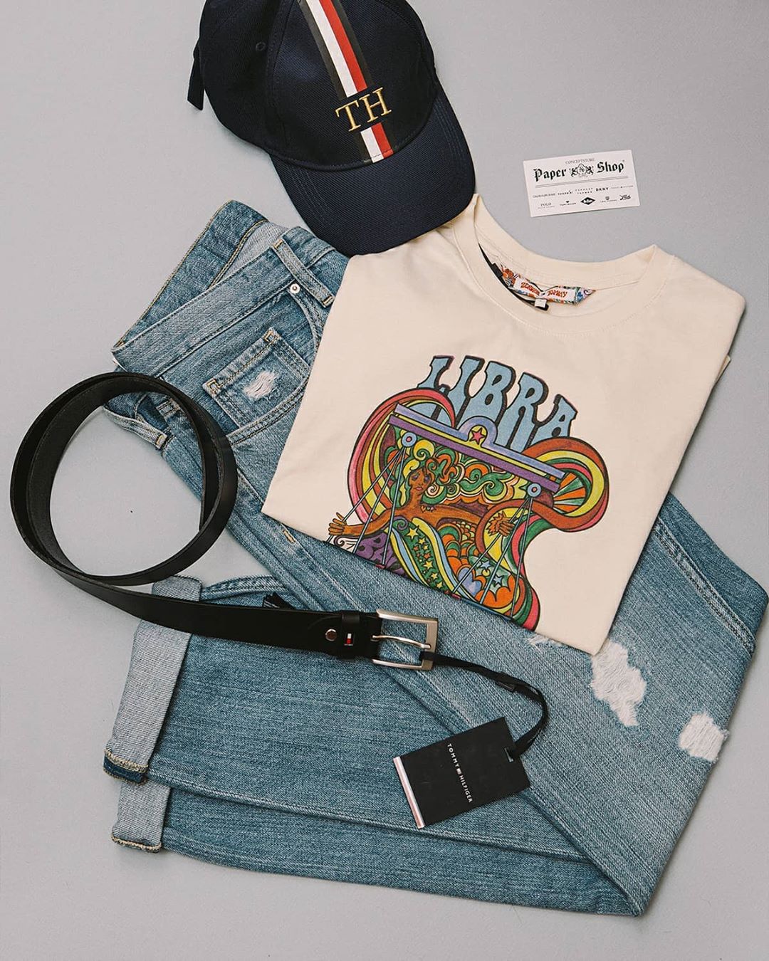 PAPER SHOP CONCEPT STORE - Тотал-лук от одного из самых известных в мире американских брендов — Tommy Hilfiger — со скидкой больше 60% в магазине Paper Shop!
⠀
Футболка
Первоначальная цена — 5 990 руб...