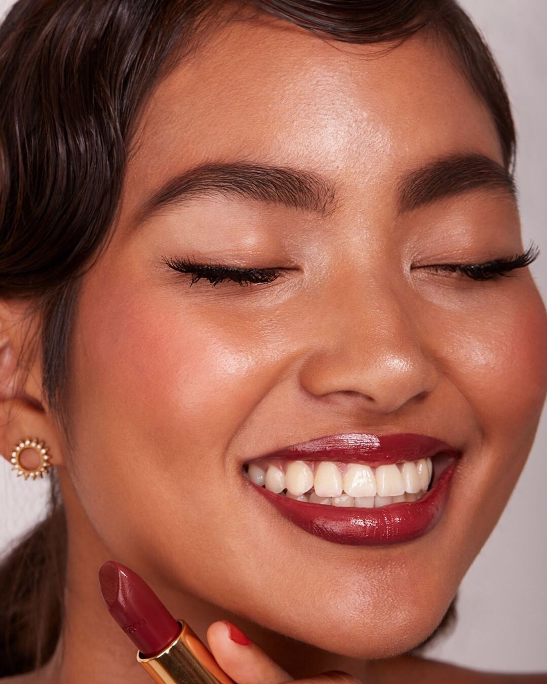 ARTDECO - Let's bring up your cutest smile! Thanks to our signature products of the NEW GOLDEN TWENTIES! 😍 ⠀
⠀⠀⠀⠀⠀⠀⠀⠀⠀
Products used: 
Full Waves Curling Mascara limited edtion
Perfect Color Lipstick...
