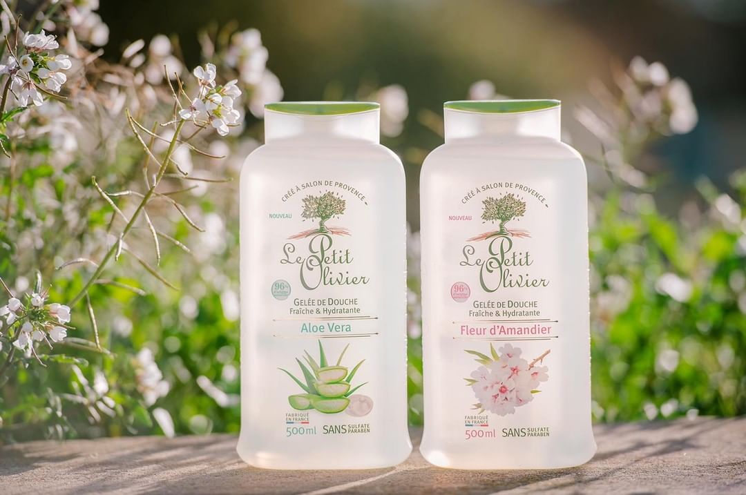 Le Petit Olivier - Cet été, nos gelées de douche Aloe Vera 🍃ou Fleur d’Amandier 🌸 seront parfaites pour une douche rafraîchissante ! 💦

Découvrez leur texture fraîche et fondante, qui lave votre peau...