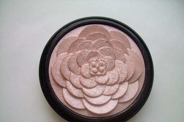 Жестокая Гардения или Meteorites Cruel Gardenia Illuminating Iridescent Powder Guerlain