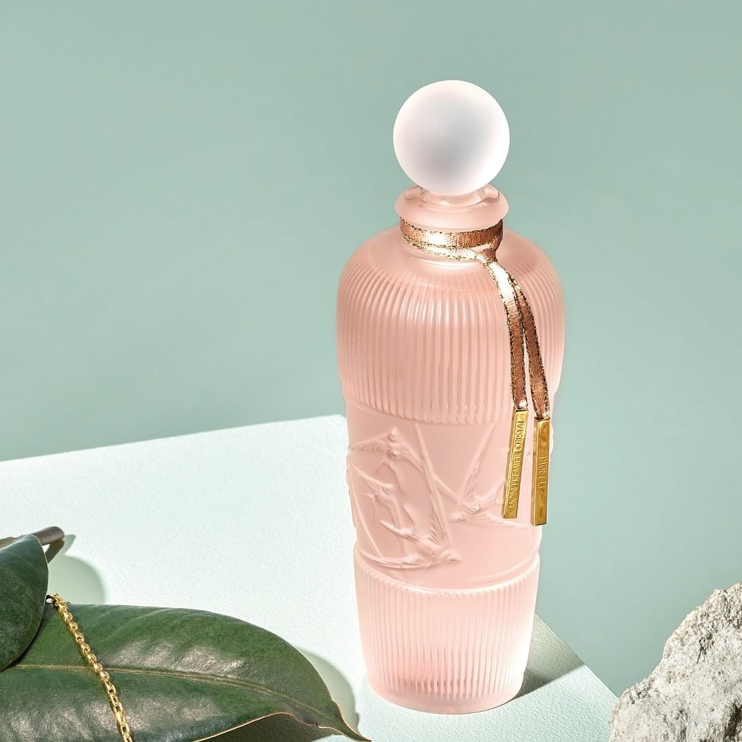 LALIQUE - Perfume is the most intimate form of luxury. Mon Premier Cristal, an object if desire, makes this experience of luxury even more unique.
.
.
.
.
.
#laliquemonpremiercristal #monpremiercrista...