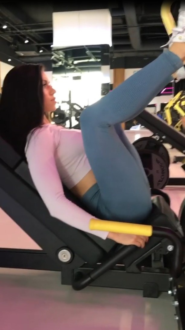 Myprotein Russia 🇷🇺 - "Сегодня информативное видео на тему ягодиц, которые так волнуют большинство девочек.
⠀
В первую очередь этим роликом мы хотели развеять некоторые мифы касаемо странной навязанн...
