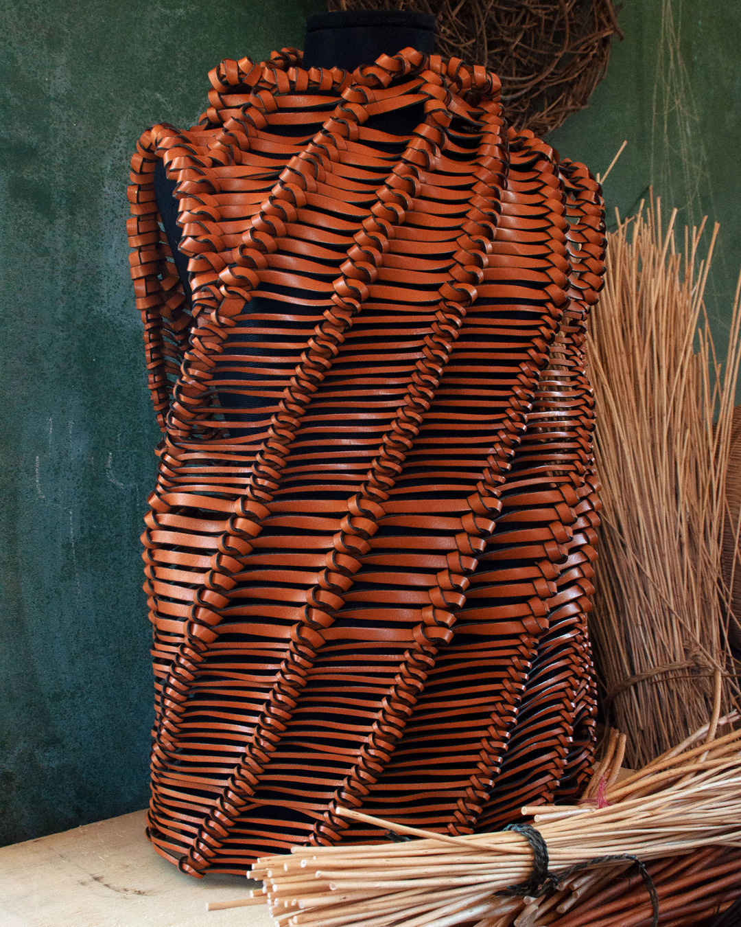 LOEWE - Several pieces woven in leather from the LOEWE SS21 Men’s collection are crafted by basketweave artist @Idoia_Cuesta, pictured at her studio in Galicia.

Idoia's technique is captured in a fil...