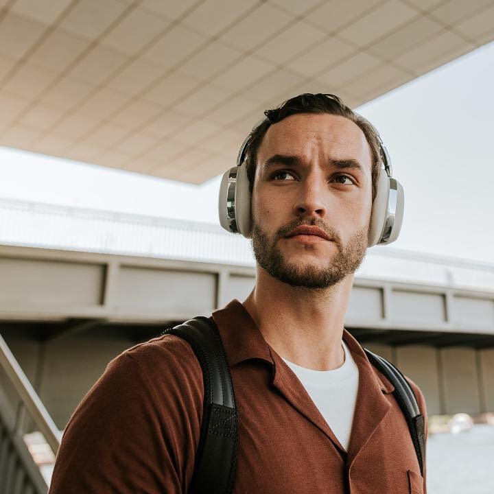 Montblanc - Back into the rhythm.
.
Switch up your summer with your daily-commute playlists and allow our MB 01 headphones to guide you back to the office with a positively-charged beat.
.
Tap to shop...