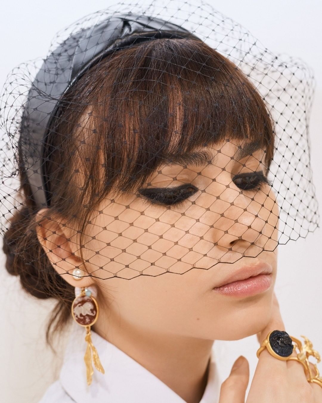 Dior Official - The focus of the makeup look of the Dior Spring-Summer Ready-To-Wear show was on the eyes: « a balanced line of Diorshow 24H Stylo, neither thin or thick, but it frames the eyes » said...