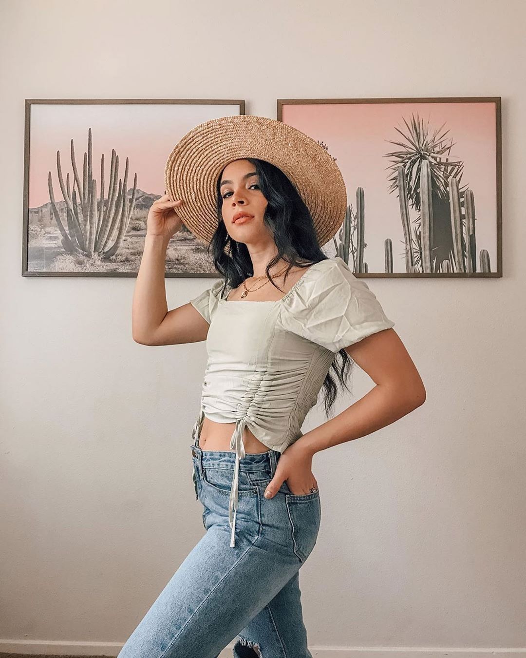 SHEIN.COM - Live for moments you can't put into words 👒 @jessicamelgoza_
ID:1146290,880943
#SHEIN #SHEINgals #SHEINstyle #SHEINss2020 #SHEINsummerfun #knot