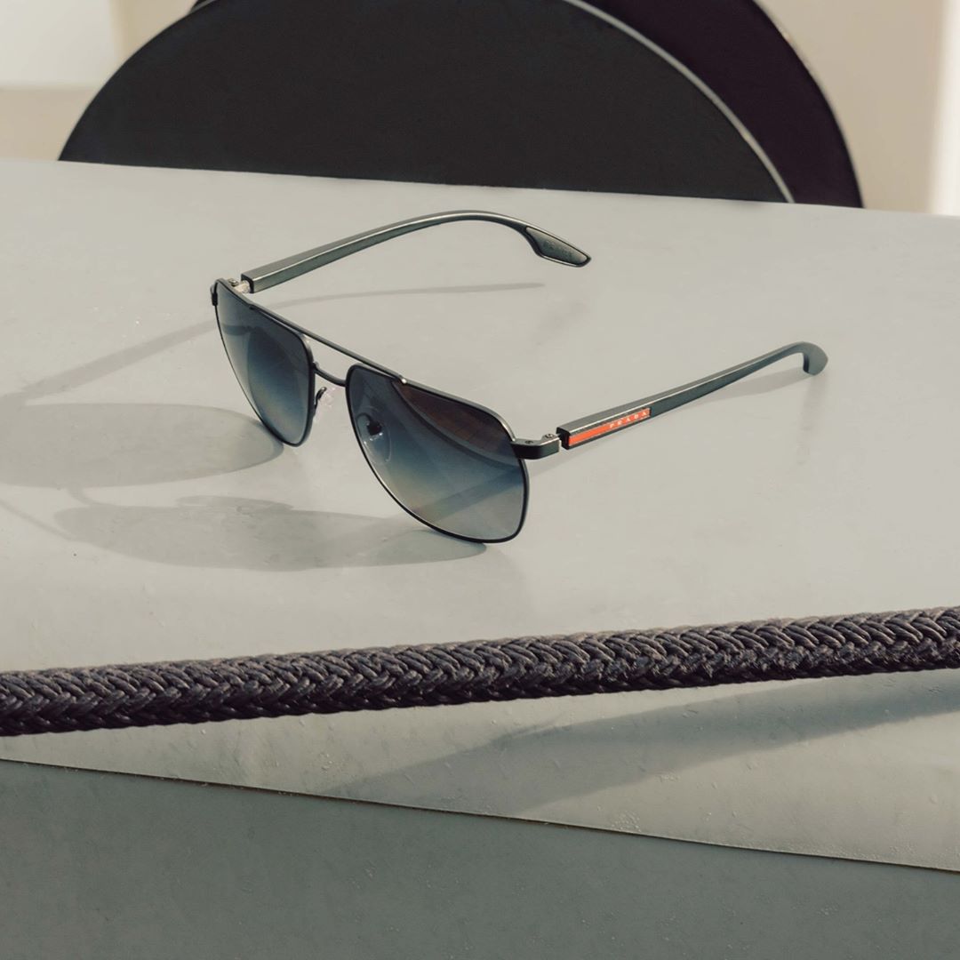 Prada - The ultralight frame and rubberized inner surfaces of #PradaLineaRossa eyewear guarantees the comfort and resistance necessary for high performance, even when sailing.
Discover more via link i...