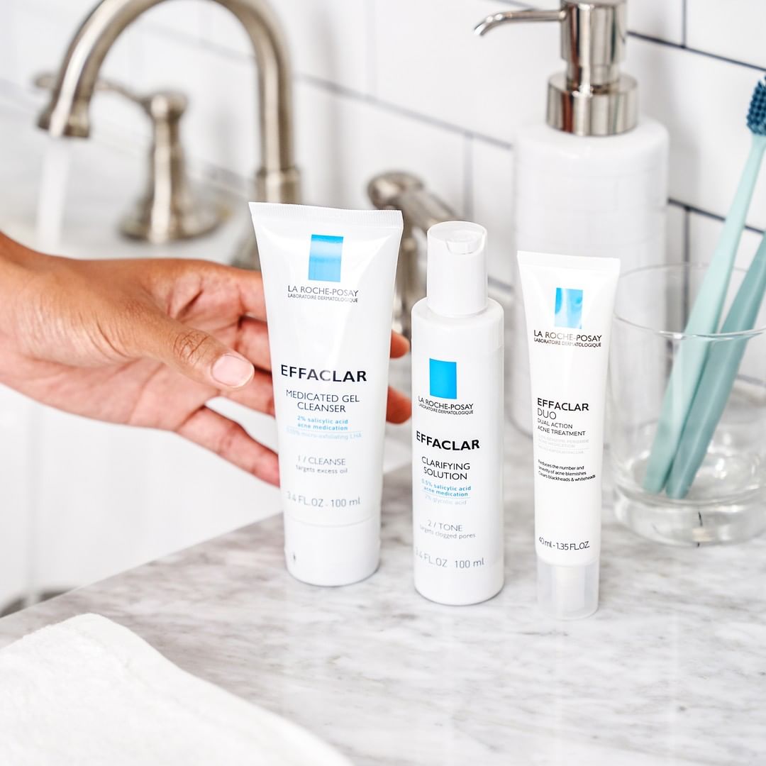 La Roche-Posay USA - Do you have #acne prone skin? Try our complete 3-step treatment effective on blemishes, blackheads and whiteheads👇💙
1️⃣ Cleanse with #Effaclar Medicated Acne Face. Removes excess...