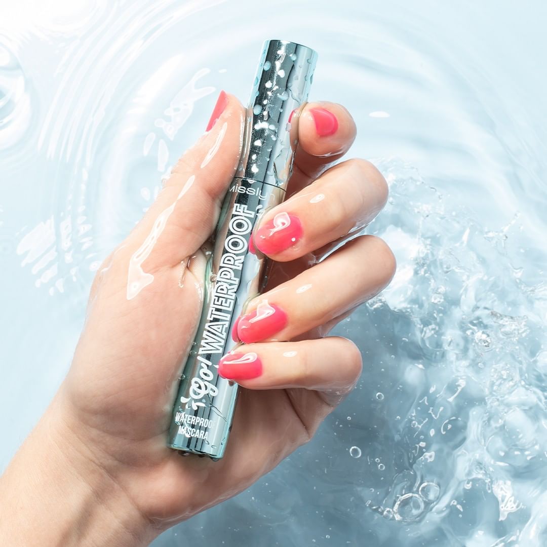 MISSLYN - No more 'panda eyes' in summer with our new Go Waterproof Mascara! 😍

#misslyn #misslyncosmetics #popupyourmakeup #summervibes #mascara #waterproofmascara #summermakeup #makeuplover #makeupi...