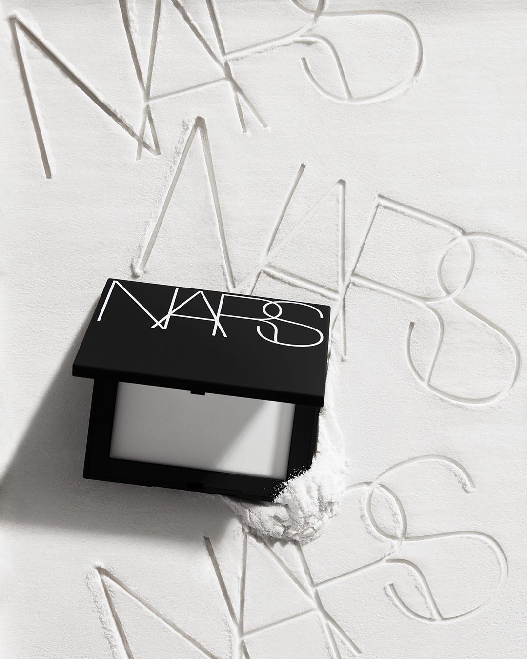 NARS Cosmetics - Ready for your closeup? Light Reflecting Setting Powder’s weightless, soft-focus finish regulates shine while NARS' exclusive Light Reflecting Complex™ optimizes light reflection so s...