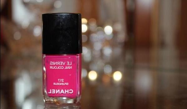 Il concetto di estate. Chanel Le Vernis - 217 Splendeur (collezione Autunno 2019) - rassegna