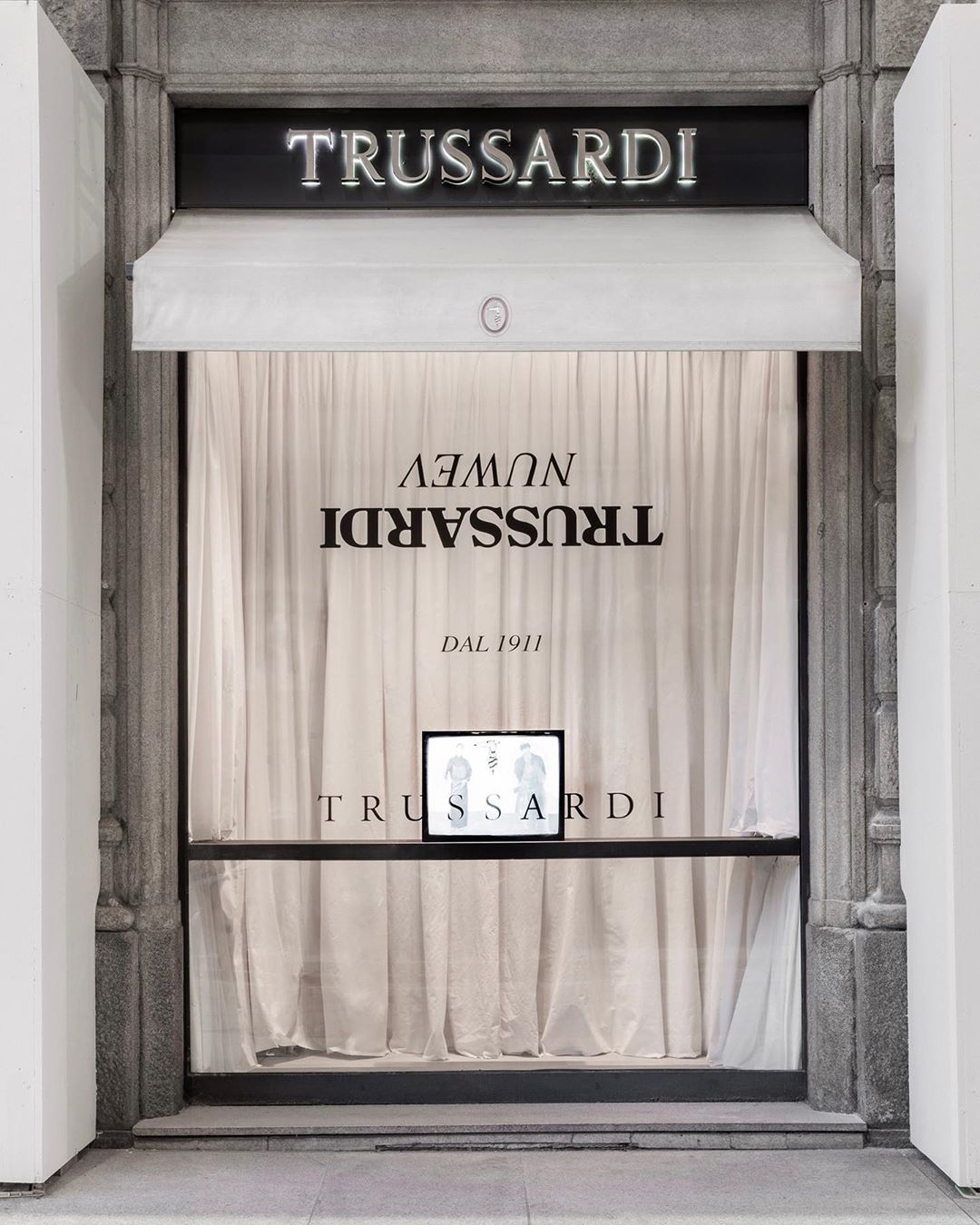 Trussardi - Trussardi Archive+Now Spring/Summer 2021
‘NUWEV’ by Fiona Sinha and Aleksandar Stanic

From September 21 to October 21
Palazzo Trussardi
Piazza della Scala, 5, Milan

Photography by Chris...