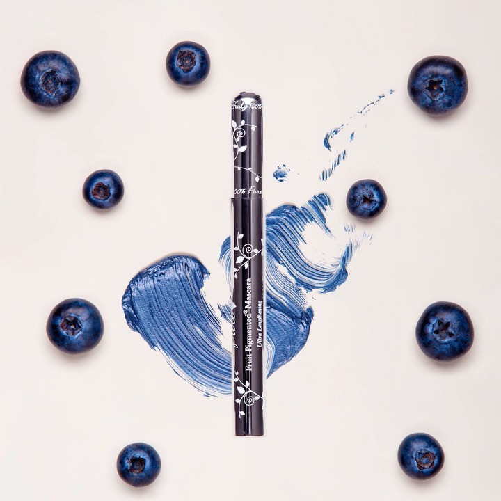 100% PURE - Talk about blueberry bliss, baby! 😍 The Fruit Pigmented® Ultra Lengthening Mascara in Blueberry is pigmented with berries, black tea, and cocoa. Now you can smell, see and feel the stunnin...