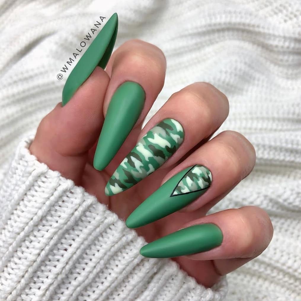 Constance Carroll Cosmetics - Kolor 453 😍😍😍 Zdolna @wmalowana 💗
#nails #nailsinspiration #nailstagram #lakieryhybrydowe #hibrid #hibridnails #mood #instamood #photooftheday