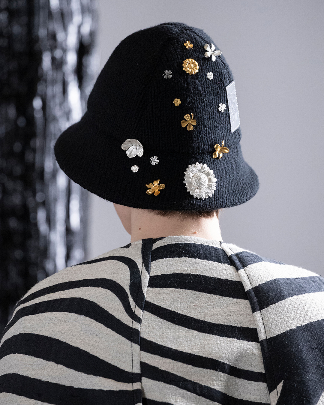 LOEWE - A knitted bucket hat embellished with metallic floral beads and finished with an Anagram leather patch debuted at the LOEWE FW20 Men's show.

Now available on loewe.com

#LOEWE #LOEWEFW20