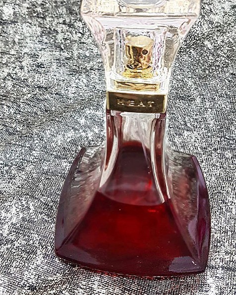 Beyoncé Parfums - We are loving this shot of #BeyoncéHeat by @solmazilemakyaj 😍 Show us your photos with hashtag #BeyoncéParfums for a chance to be featured!