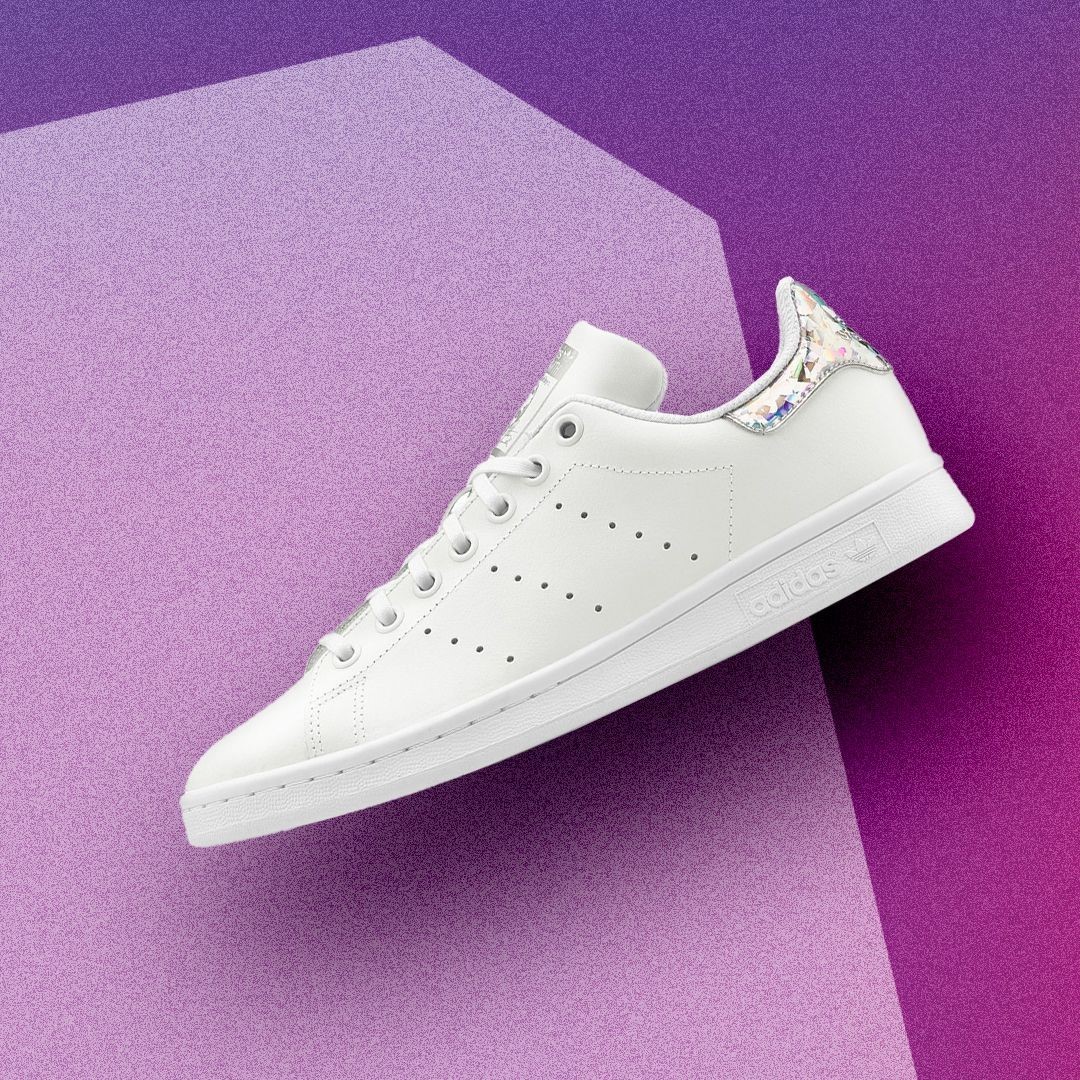 AW LAB Singapore 👟 - A sparkly heel tab adds a flashy and fun accent to the classic Stan Smith for kids.⠀
⠀
#awlabsg #playwithstyle #adidas