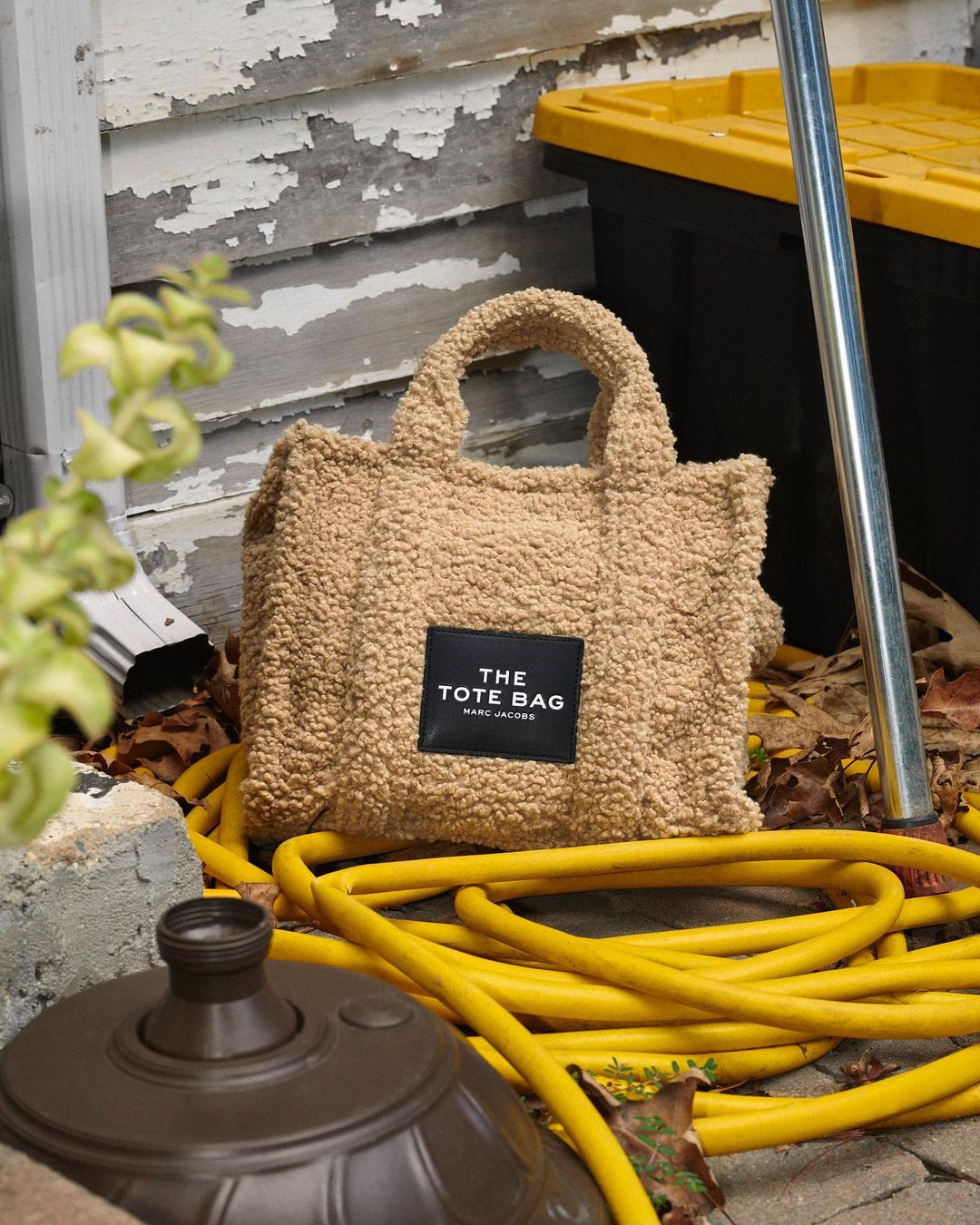 Marc Jacobs - THE TEDDY SMALL TRAVELER TOTE.

Photographed by @CoreyOlsen

August 21, 2020 in New York City.