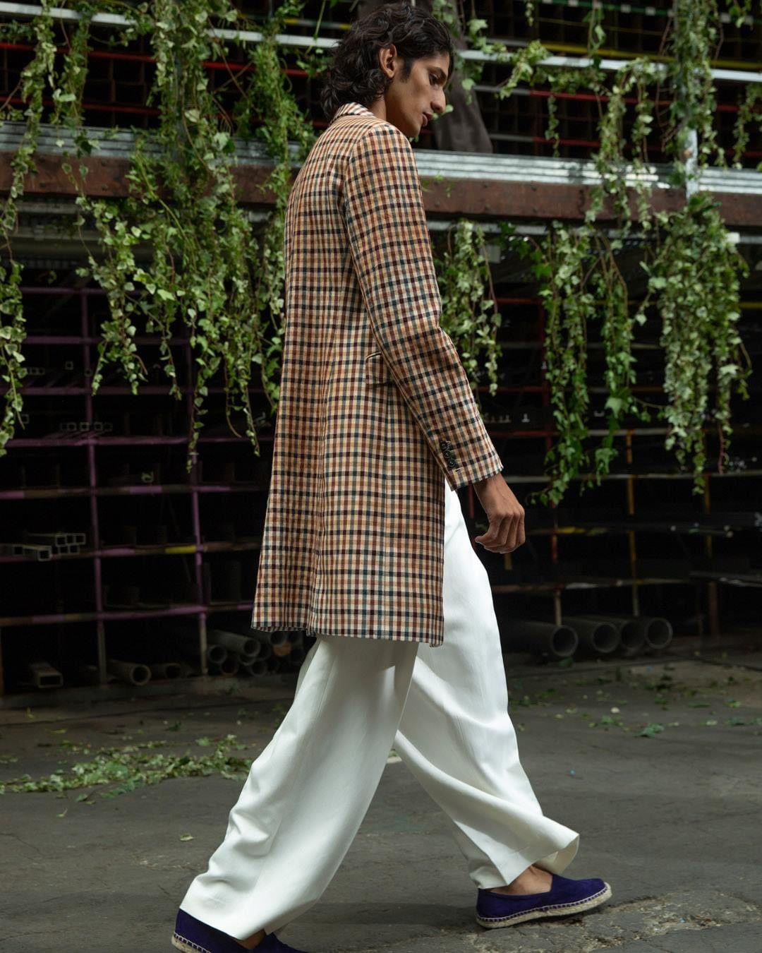 Rochas Paris - REFINED PATTERN

The chic check pattern coat is balanced with a more relaxed trousers for a bohemian look.

#RochashommeSS20 #Rochas #Rochashomme #federicocurradi