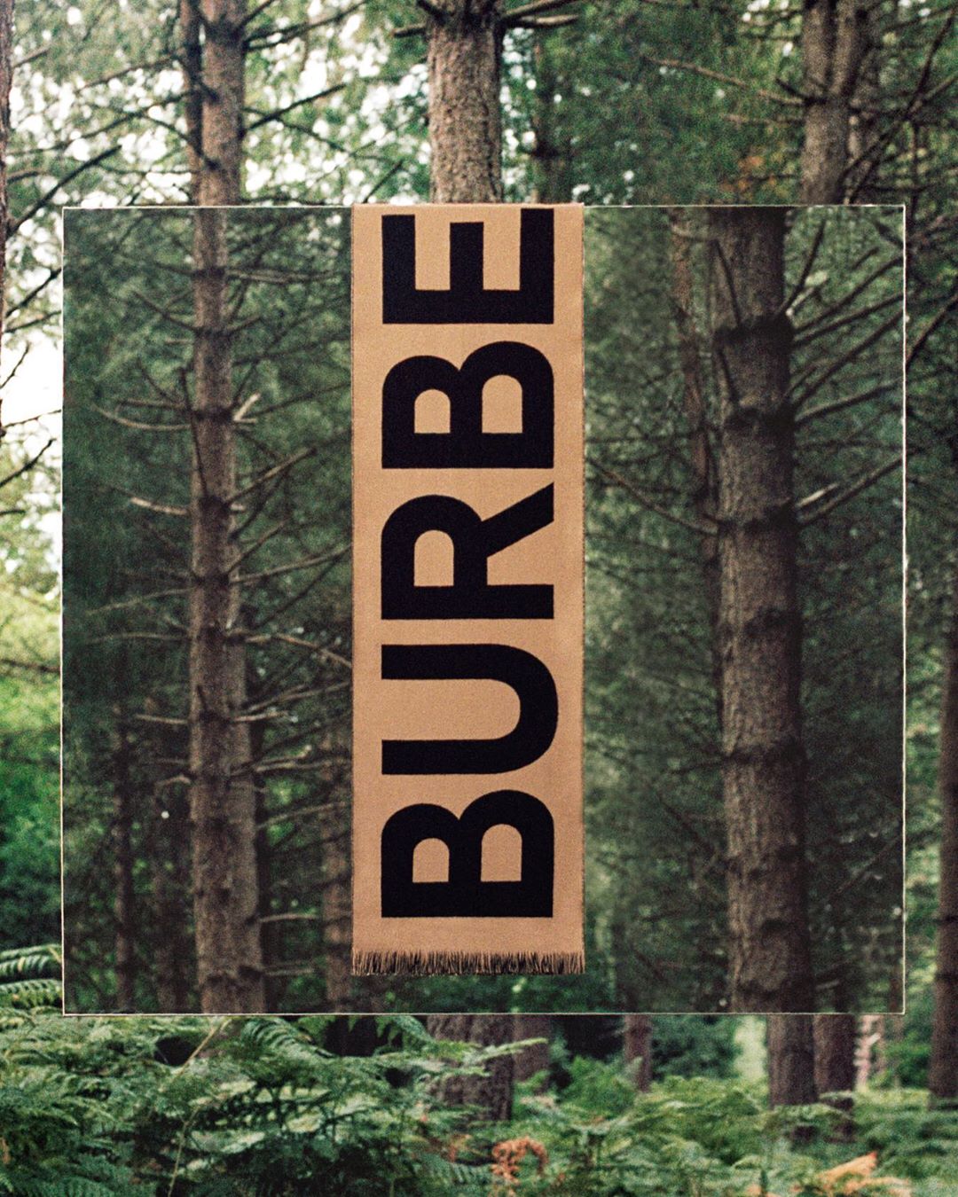 Burberry - In a name
.
Our Italian-made wool scarf, inspired by sports styles and woven with our logo
.
#Burberry