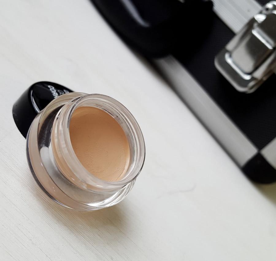 Корректор 2. Консилер NYX Dark circle concealer.