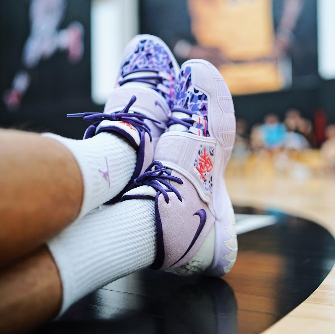Магазин Streetball - Практическая каждая расцветка кроссовок Кайри Ирвинга основывается на какой-нибудь истории. Nike Kyrie 6 "Asia" не исключение.

10790 ₽
Рассказываем про эту пару подробнее по ссыл...