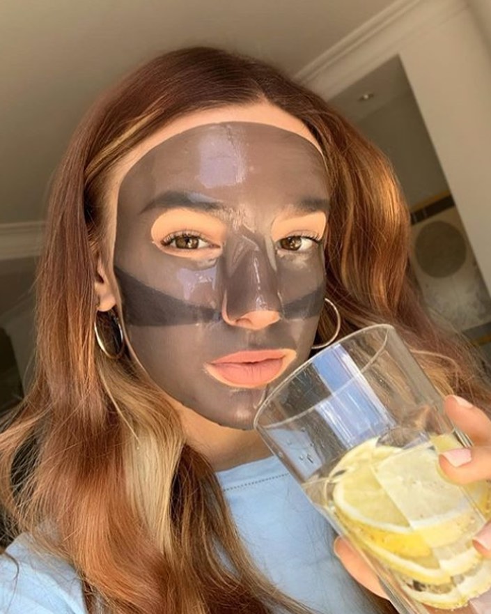 7th Heaven Beauty - Create your very own spa escape from home like @berinahasanbegovic with our Renew You Detox & Replenish Hydrogel Mask. 😌🌿✨Contains detoxifying Charcoal and a 7 Berry Complex packed...