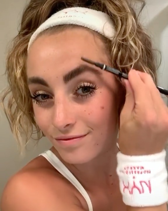 NYX Professional Makeup - Time to get workin' on your fitness with a lil #BrowFitness 🏋️‍♀️✨ Grab your equipment, move to the beat, and flex those defined brows! 🔥 @demibagby squeezes in her Monday mo...