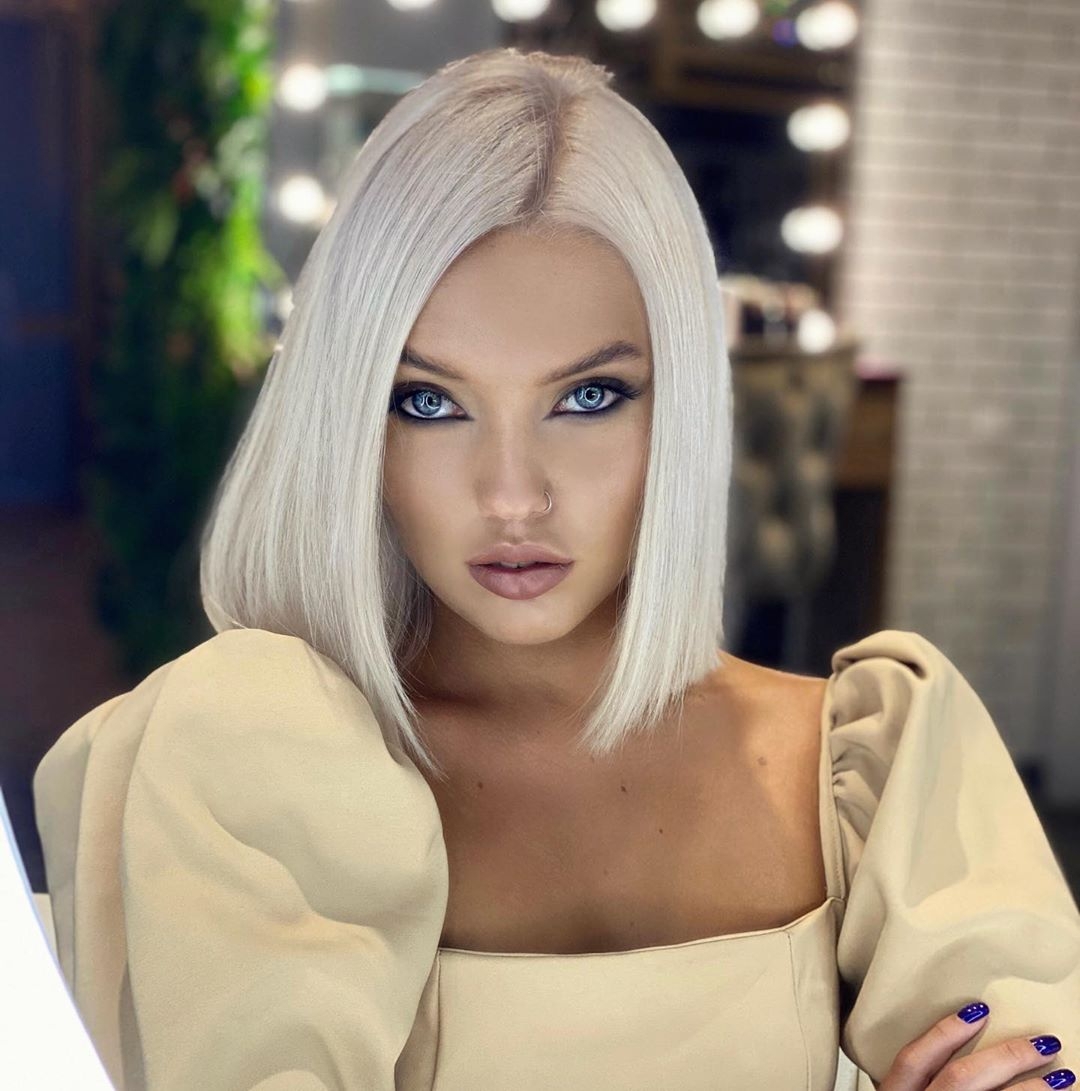 Schwarzkopf Professional - Total блонд как искусство. 👑 Безупречный образ в исполнении @julia.vorontsova.blond.expert 👏
⠀
Создан с #VIBRANCE:
Тонирование на влажные волосы #morevibrance: Clear (50 гр)...
