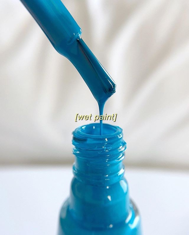 Sally Hansen - Jet Setter has to be the only kind of wet paint we’d love to watch dry 😉 (📷: @skinfluent)