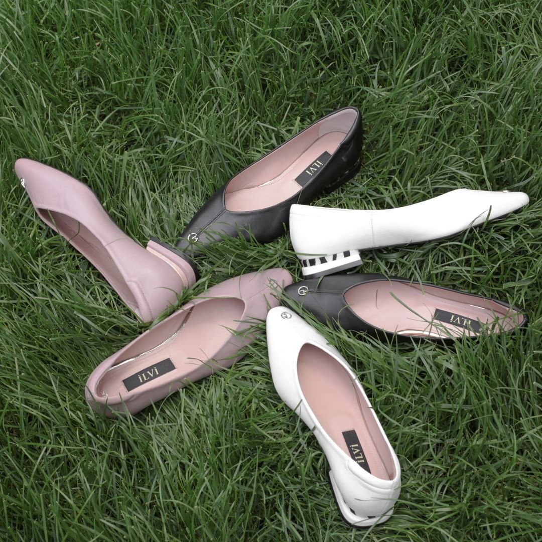 iLVi - Mevsim geçişlerin vazgeçilmezi şık babetler... Siz hangi rengini beğendiniz?
Ürün Kodu Nelly-845

Chic ballerinas; the essential shoes of mid seasons... Which color do you like the most?
Produc...