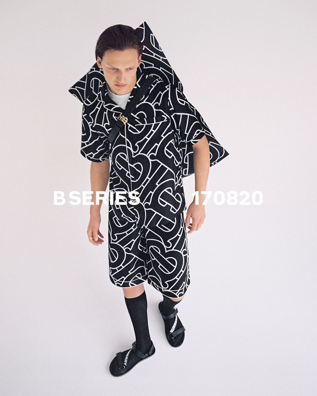 Burberry - #TheBSeries 17 August – shop now
.
Introducing our new limited-edition pyjama shirt and shorts – a #ThomasBurberryMonogram print Italian-woven silk shirt and shorts made for night and day
....