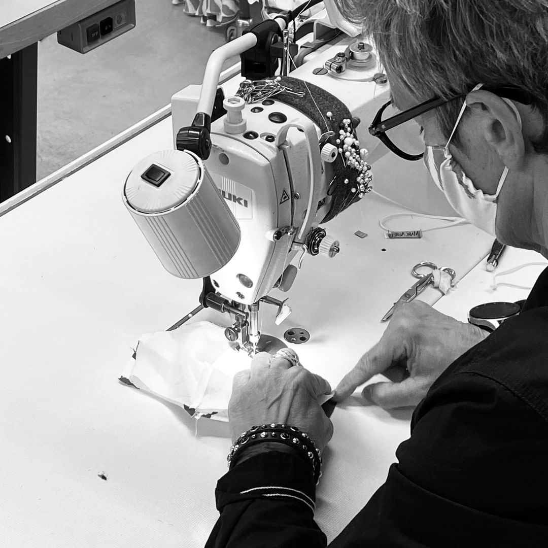 Marc Aurel - AUTHENTIC FASHION FOR AUTHENTIC WOMEN - always with passion. Get a little glimpse behind the scenes in our sewing department!
.
.
#marcaurelfashion #marcaurel #sewing #behindthescenes #fa...