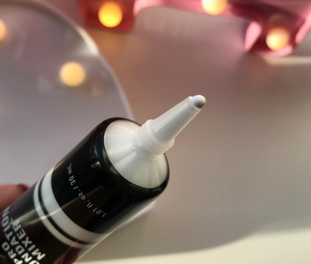 Спасение для кошелька и белоснежек NYX Pro Foundation Mixer - White Blanc - отзыв7 30598d_lbox.jpg