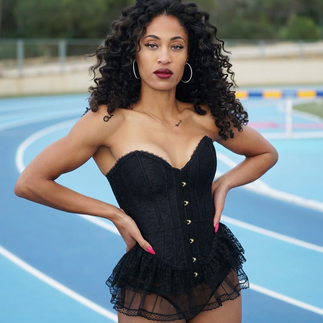 Agent Provocateur - We remix traditional lingerie forms with cutting-edge design vision. Add a new dimension to your indoor and outdoor ensembles with corsets like Gracelyn, creating a knockout silhou...