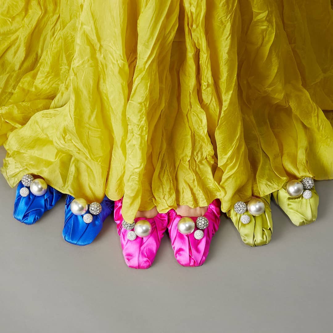 Rochas Paris - | DELICIOUS • COLOURS |

The precious shoes of the #RochasSS20 collection sparks joy with their vibrant colours.

#rochas  #alessandrodellacqua