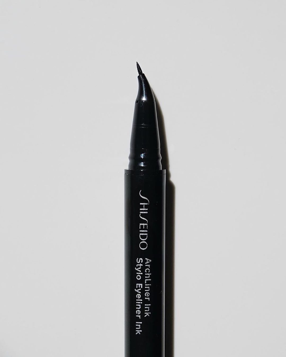 SHISEIDO - File under: sophisticated science. Get graphic like @nikki.cruz with ArchLiner Ink. This ergonomic eyeliner makes application easier than ever, while the weightless formula delivers 24 hour...