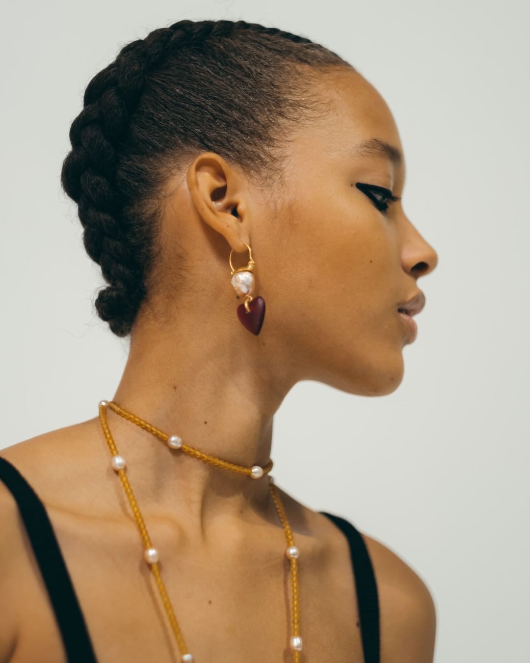 Dior Official - The natural world erupts into gorgeous jewels for #DiorSS21. Through the timeless allure of gold, @MariaGraziaChiuri fashions flowering foliage into delicate rings, introduces dangling...