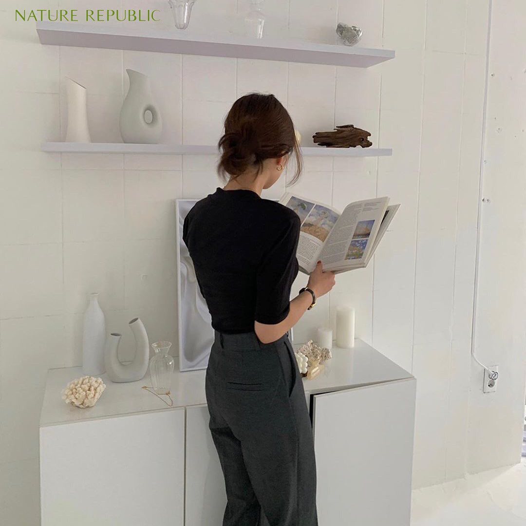 Nature Republic Россия - Минимализм во всем: в косметике, в одежде, в интерьере, в информации - за это мы любим корейский образ жизни.
⠀
Кто-то будет готов поспорить, припомнив, что 10 ступеней ритуал...