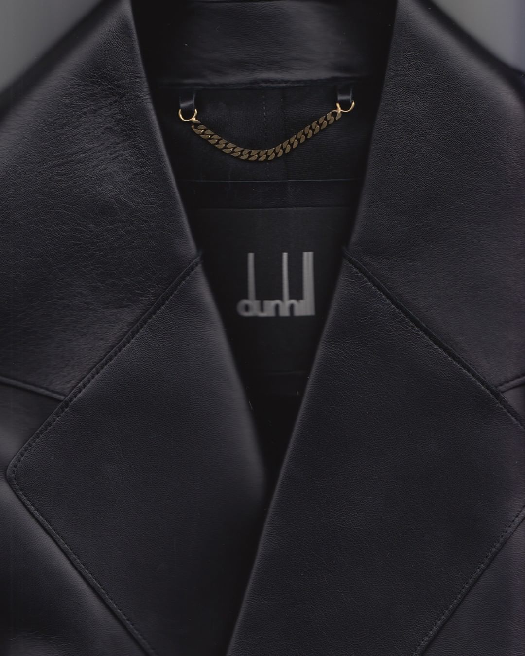 dunhill - LEATHER DETAILS
Collection close-ups from our January show in Paris. #dunhillAW20