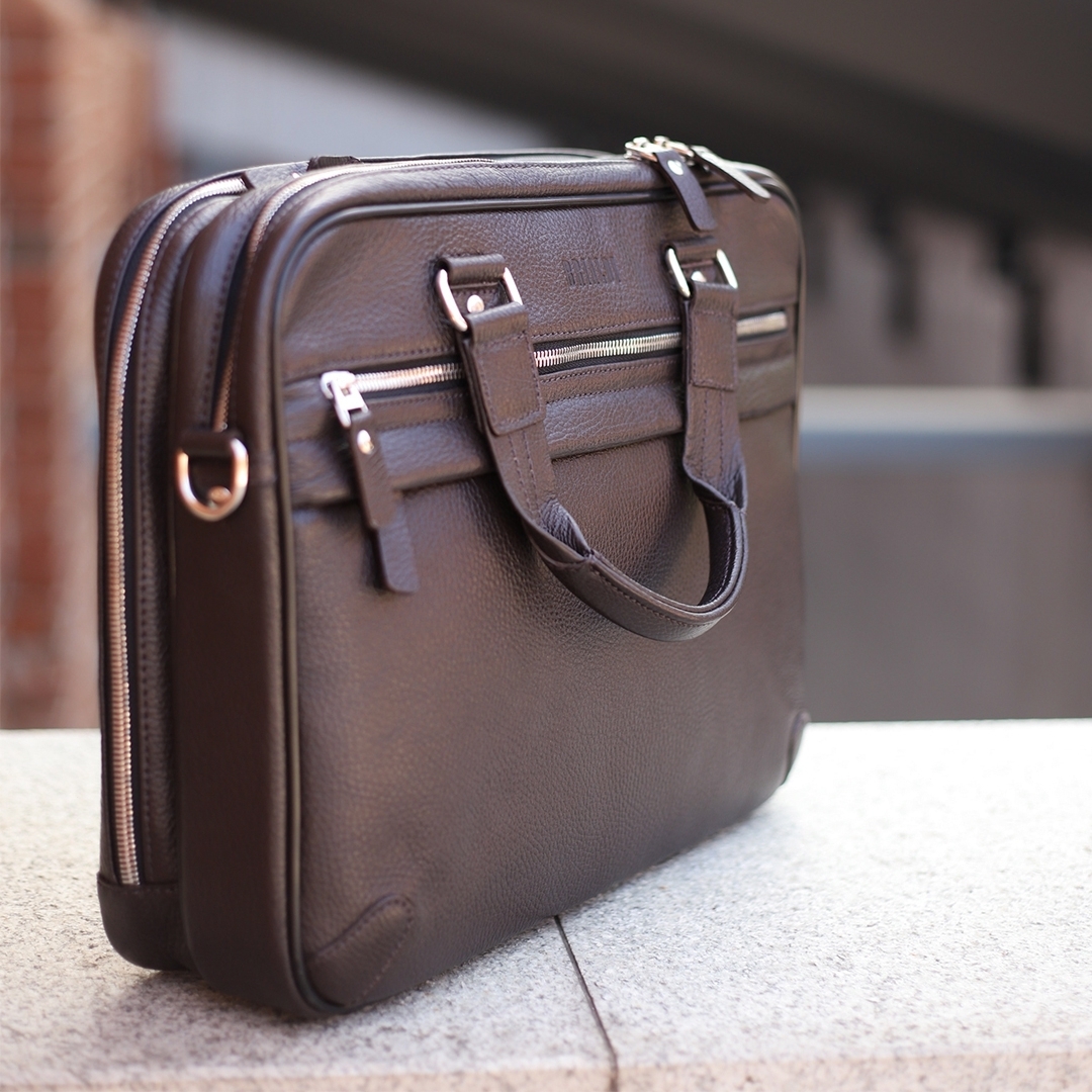 Кожаные сумки и рюкзаки - Каждая сумка Brialdi уникальна. В производстве мы используем бумажные лекала, не управляемые компьютером. Теплота рук мастера присутствует в каждой сумке, что делает ее непов...