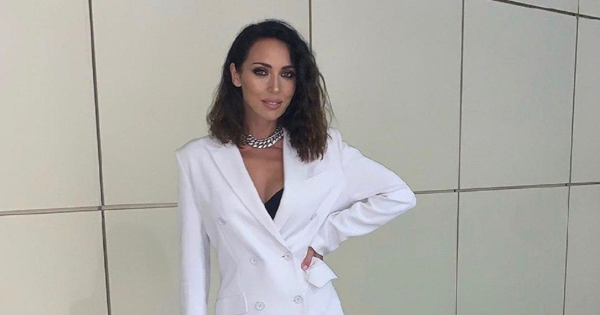 Алсу примерила несколько стильных образов