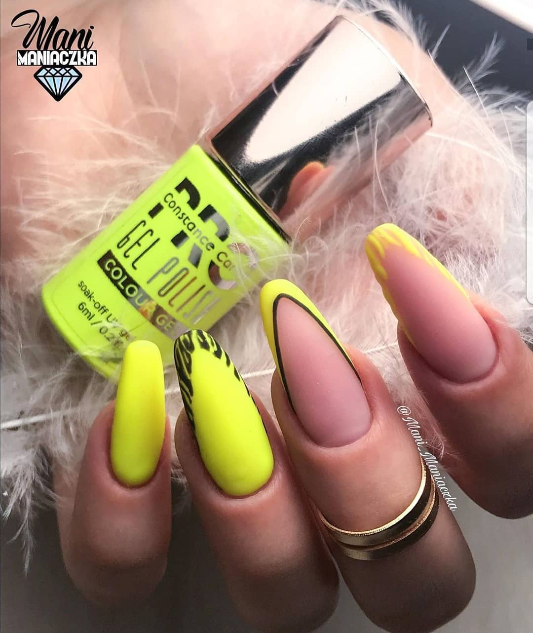 Constance Carroll Cosmetics - Poniedziałkowe inspiracje - neony 💛💚 co myślicie? Do odważnych świat należy 💥💅🏼 #constancecarroll #hibridnails #inspiration #monday #photooftheday #nails #nailsinspiratio...